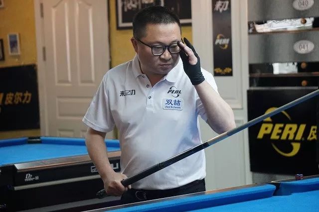 曼城两连败创21年最差开局，瓜帅狂抓头！黄健翔：对手敢于亮剑